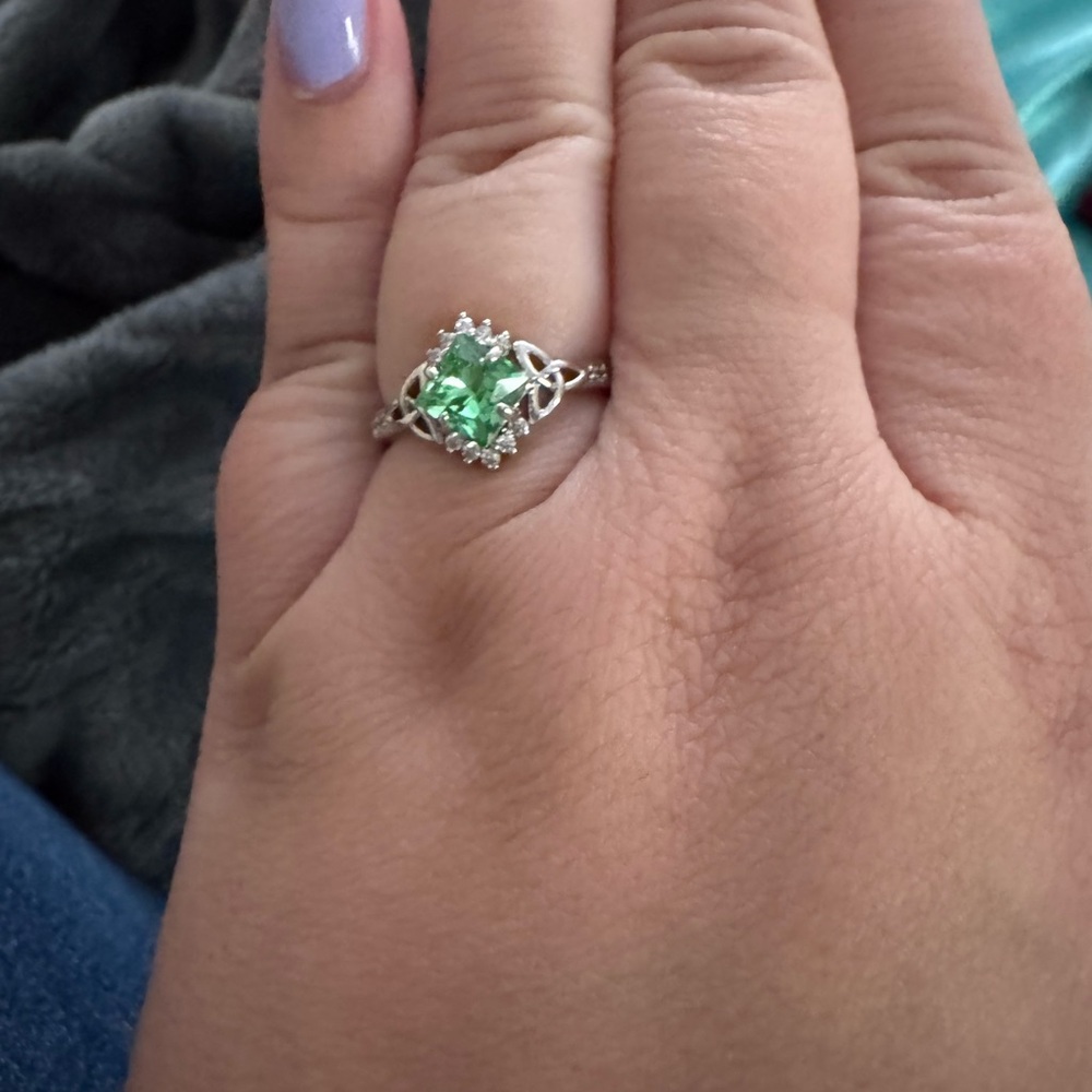 Elegant Silver and Green Gemstone Ring